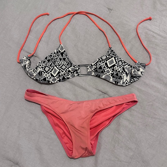 Bikini top & bottom - Picture 2 of 3